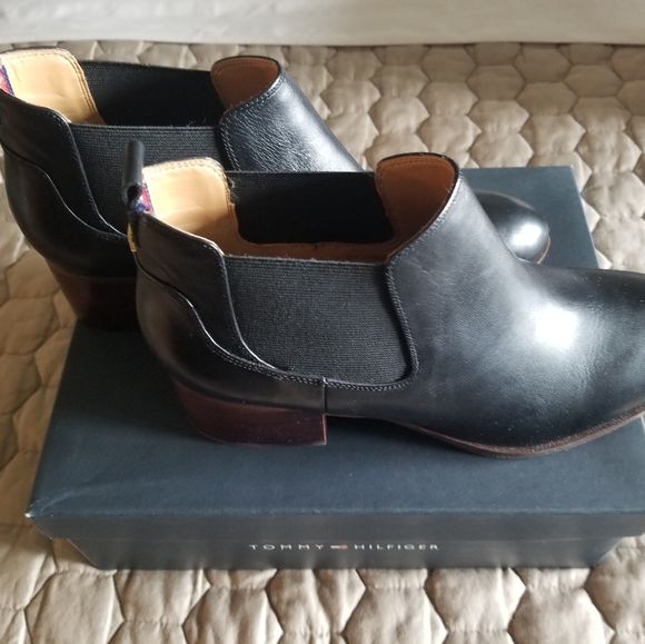 Tommy Hilfiger Brand new leather booties - Picture 3 of 3